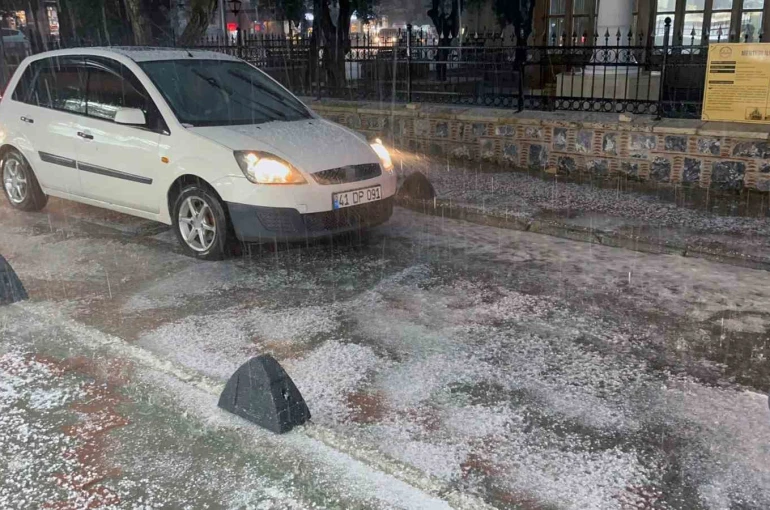 Menteşe’de dolu ve sağanak 