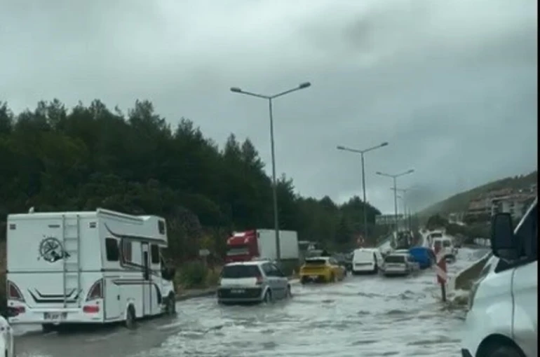 Menteşe’de sağanak yağış hayatı olumsuz etkiledi