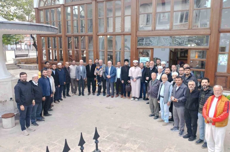 Menteşe’de vatandaşlar Kurşunlu Camii’nde sabah namazında buluştu 