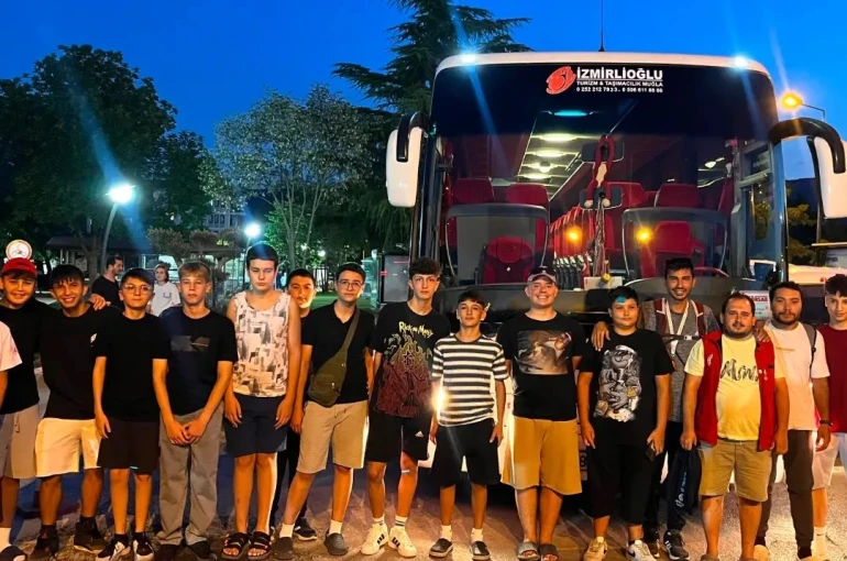 Menteşeli gençler Akdeniz’in maviliğinde buluşmak için yola çıktı