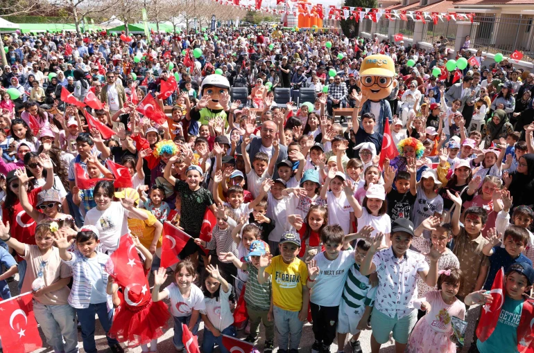 Meram Belediyesinden çocuklara karne hediyesi