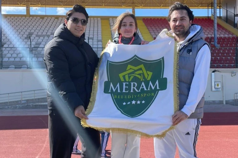 Meramlı sporculardan okçuluk turnuvasında çifte başarı