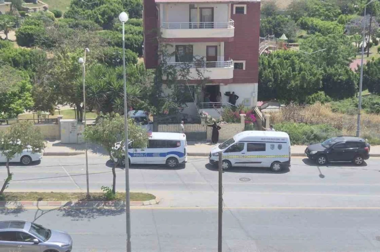 Merdivenden düşen yaşlı adam hayatını kaybetti