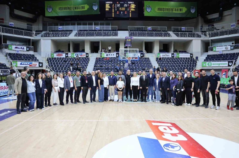 Merkezefendi Basketbol Takımı eğitime destek amacıyla parkeye çıktı