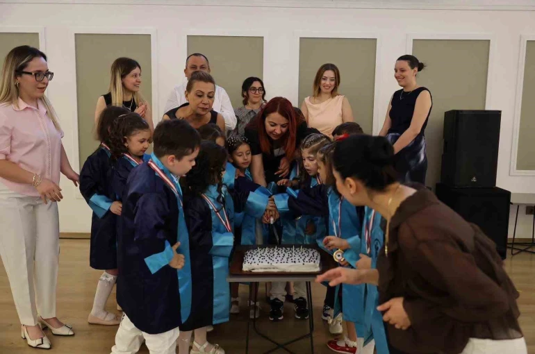 Merkezefendi’de miniklerin mezuniyet heyecanı