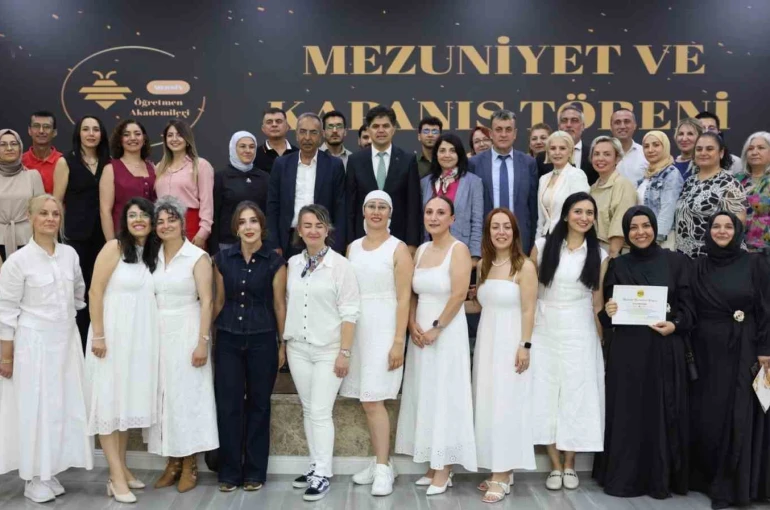 Mersin Öğretmen Akademileri yıl sonu programıyla tamamlandı