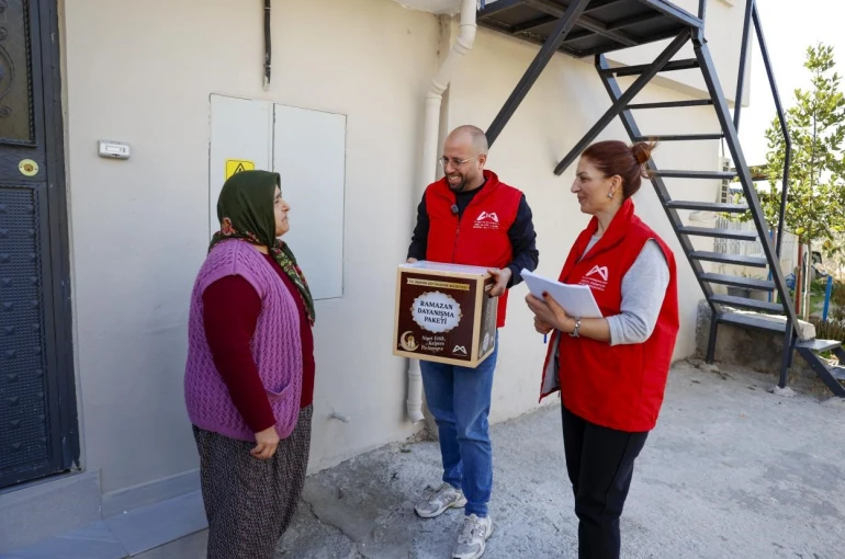 Mersin’de 13 ilçede 120 bin Ramazan kolisi dağıtılıyor
