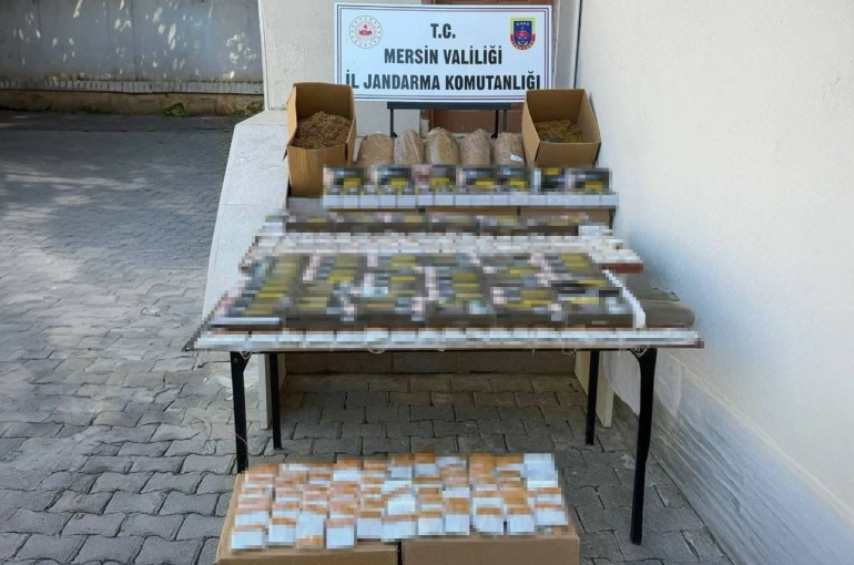 Mersin’de 2 şüpheli binlerce kaçak makaronla yakalandı