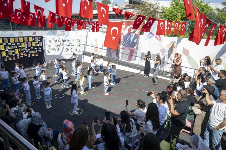 Mersin’de ’Anneler Günü’ çocukların kahkahalarıyla kutlandı