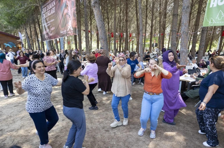 Mersin’de anneler günü şenlik havasında geçti