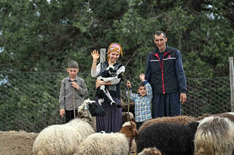 Mersin’de bir koyun alamayan aile sürü sahibi oldu