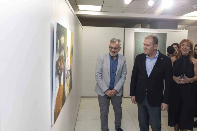Mersin’de Cumhuriyet’in 102. yılına özel resim sergisi