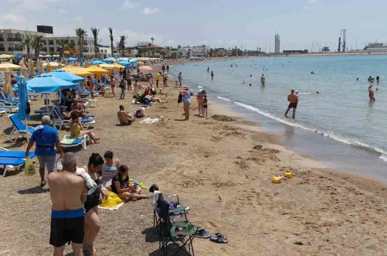 Mersin’de deniz sezonu başladı: Rus uçuşlarının iptali bölge turizmini etkiledi