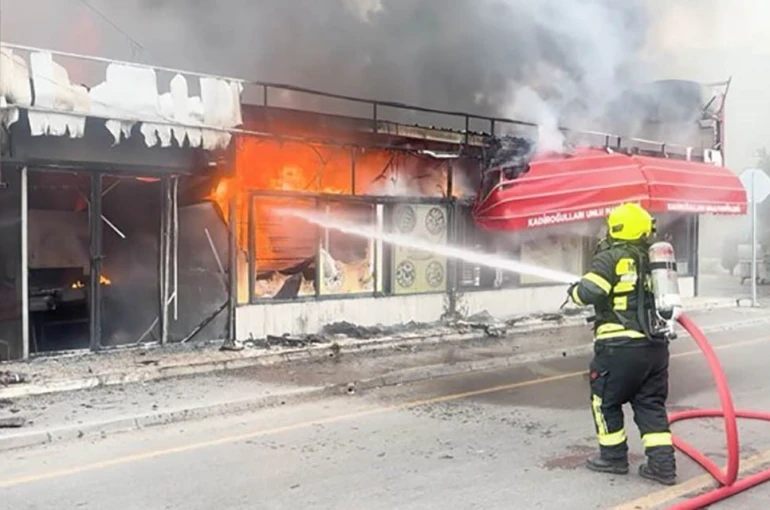 Mersin’de ekmek fırınında yangın
