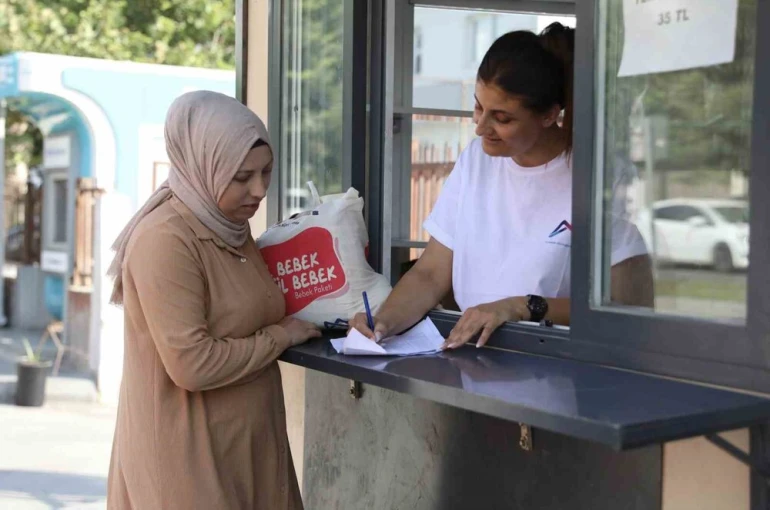 Mersin’de ’El Bebek Gül Bebek’ projesi ile ailelere 53 bin 113 paket destek sağlandı