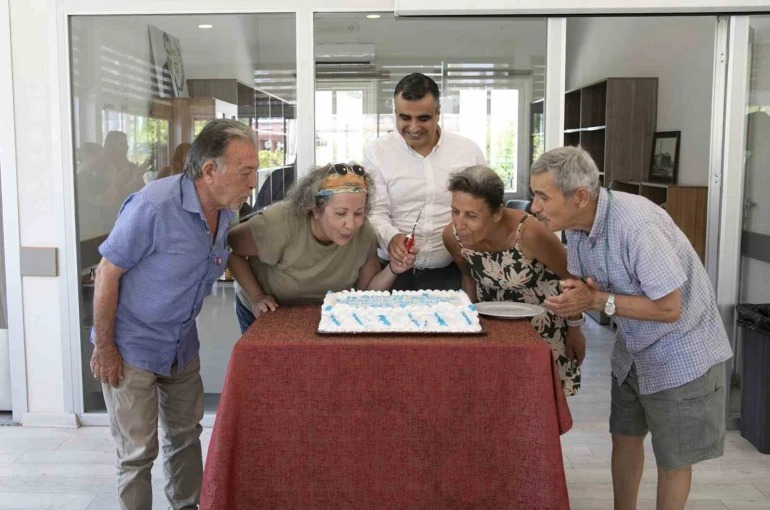 Mersin’de Emekliler Günü coşkuyla kutlandı