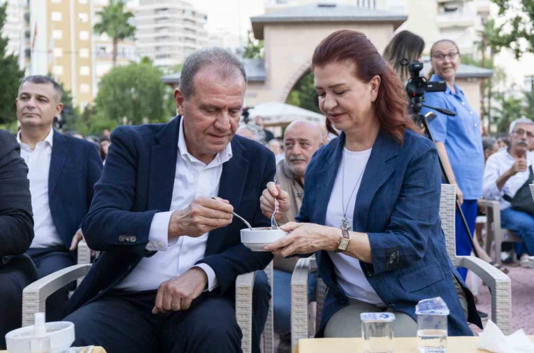 Mersin’de geleneksel aşure programı yoğun katılımla düzenlendi