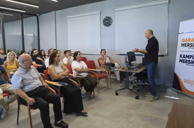Mersin’de gençler dijital kariyer için LinkedIn eğitimi aldı