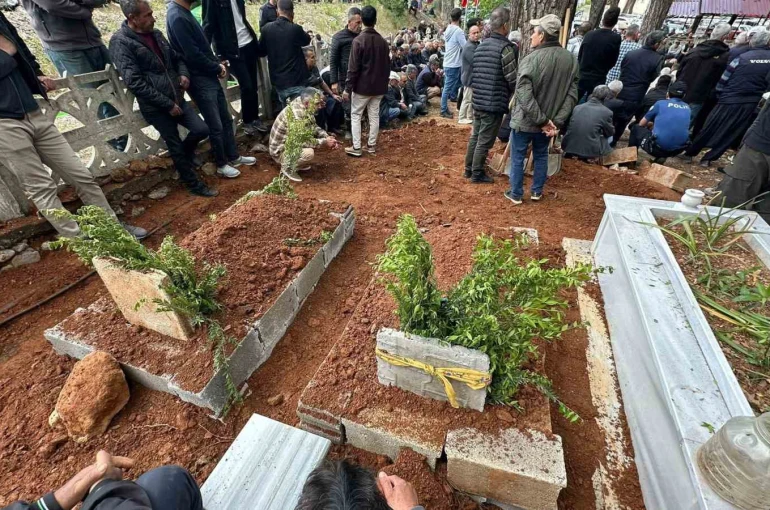 Mersin’de iki kardeşin öldüğü olayda tedavisi tamamlanan anne ile baba taburcu oldu