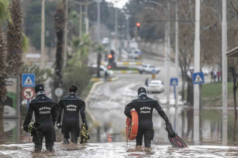 Mersin’de itfaiye yılın ilk yarısında 8 bin 37 vakaya koştu