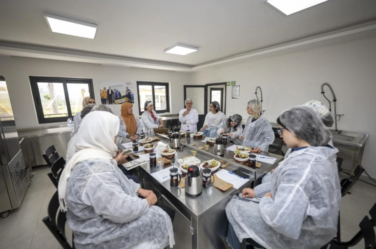 Mersin’de kadın üreticilere bitki çayı eğitimi