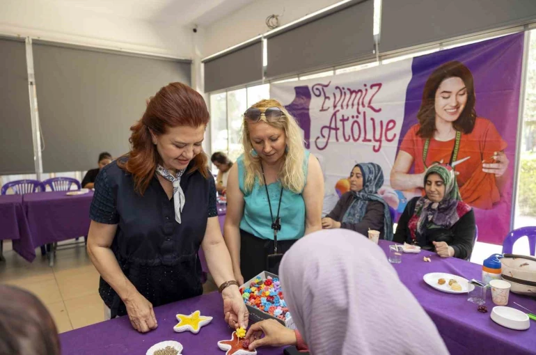 Mersin’de kadınlar mum yapımını öğreniyor