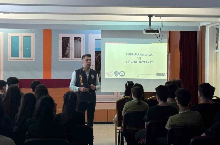 Mersin’de öğrencilere siber güvenlik eğitimi