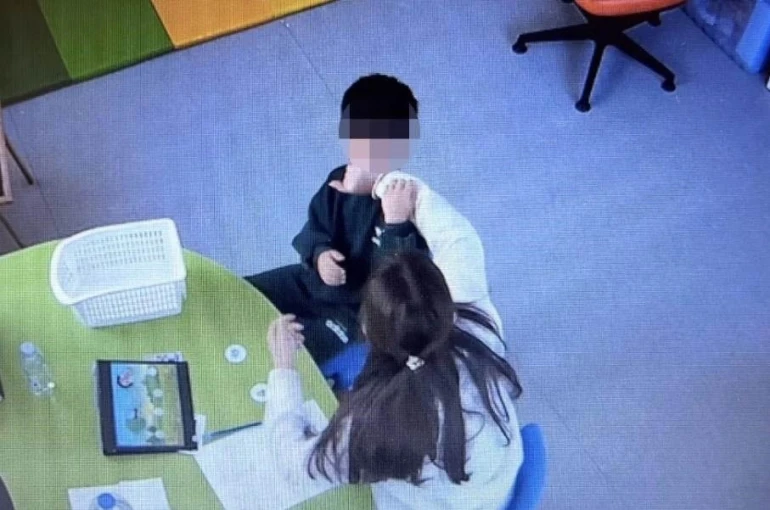 Mersin’de otizmli çocuğa şiddet davasında yeni iddianame hazırlanacak
