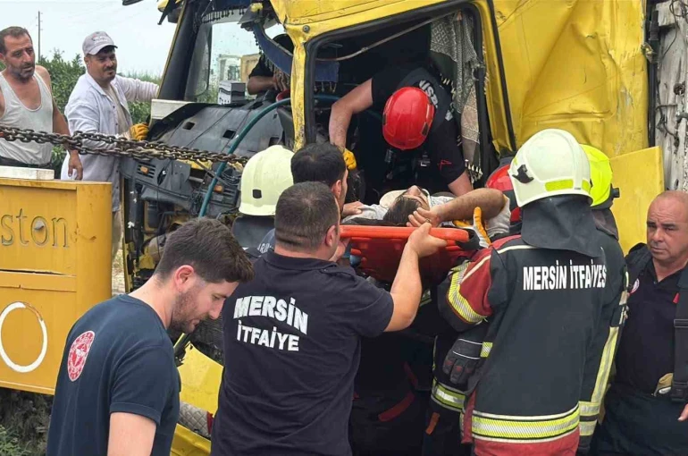 Mersin’de tırlar kafa kafaya çarpıştı: 1 ölü, 2 yaralı