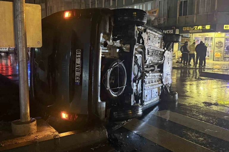 Mersin’de trafik kazası : 2 yaralı