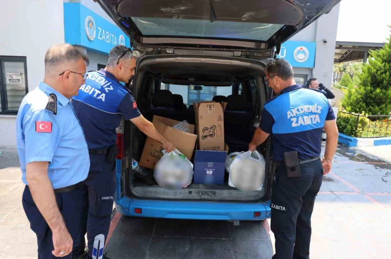 Mersin’de zincir markette 135 tarihi geçmiş ürün ele geçirildi