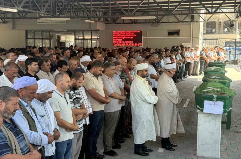 Mersin’deki 4 kişi feryatlar arasında son yolculuğuna uğurlandı