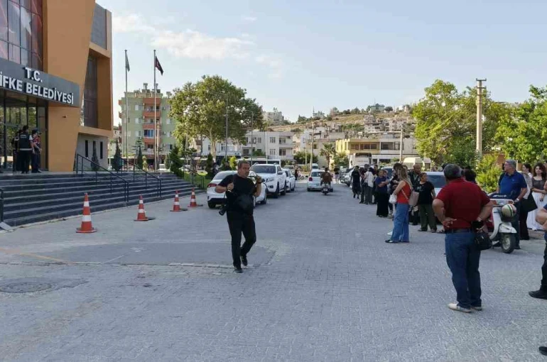 Mersin’in Silifke Belediyesi’ne operasyon: Başkan dahil çok sayıda isme gözaltı