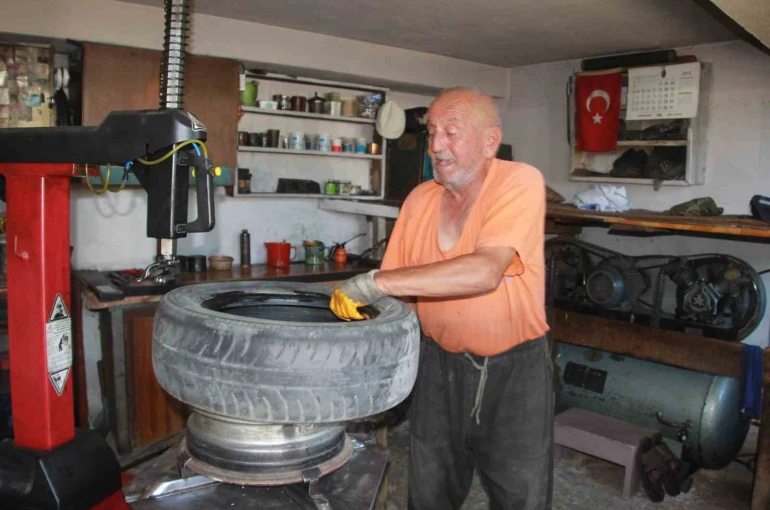 Mesleğe 55 yılını verdi, şimdi çırak arıyor