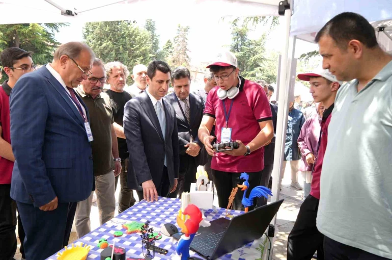 Meslek lisesi öğrencilerinin yaptığı ürünler görücüye çıktı