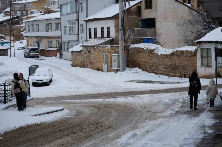 Meteorolojiden Bayburt için buzlanma, don ve çığ uyarısı