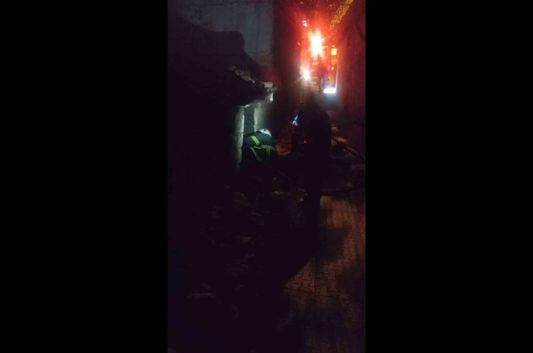 Metruk evde çıkan yangın korkuttu