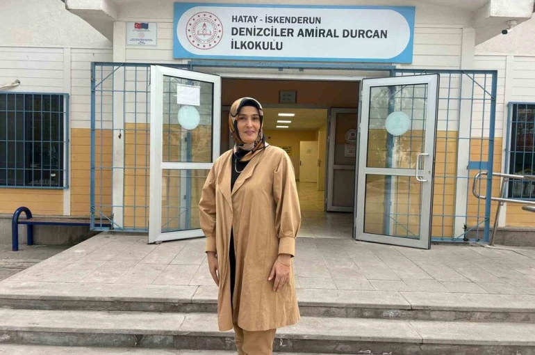 Mezun olduğu okula atanan öğretmenden duygulandıran vefa