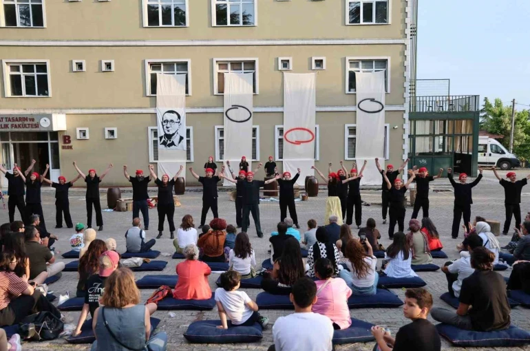 Mezuniyet festivalinde hafıza teması hayat buldu