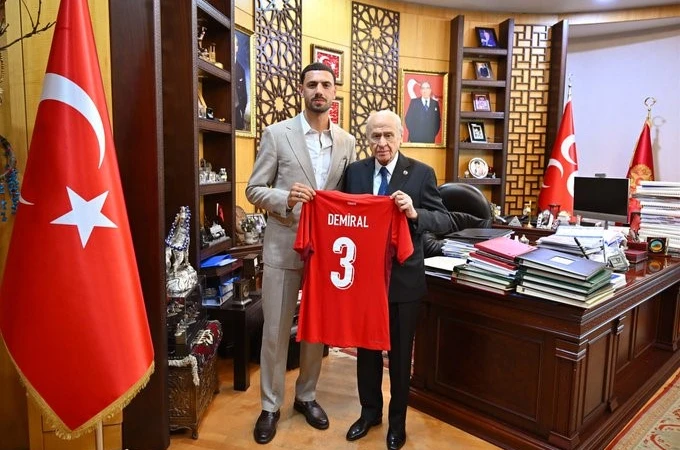 MHP Lideri Bahçeli, milli futbolcu Demiral’ı kabul etti