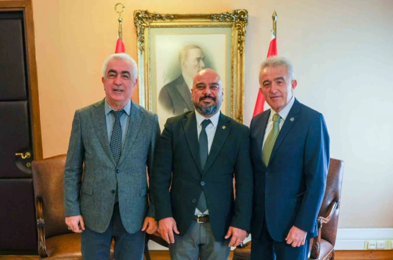 MHP Lideri Bahçeli, TFMD heyetinin fotoğrafını bizzat çekti