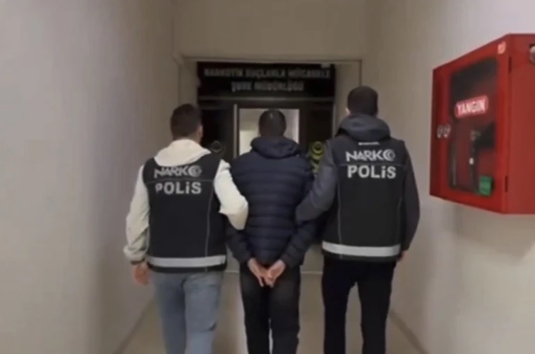 Mide ve bağırsaklarında uyuşturucu taşıyan şüpheli yakalandı