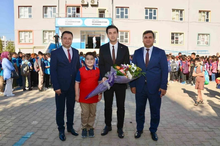 Midyat’ta ilk ders zili çaldı