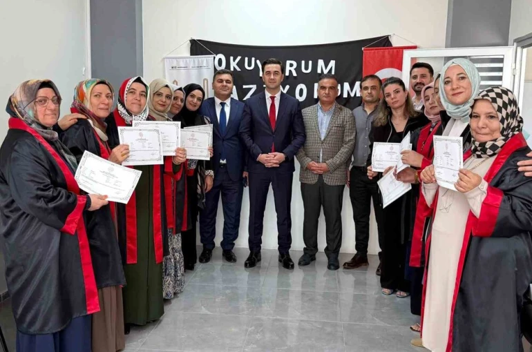 Midyat’ta okuma yazma kursunu tamamlayan kursiyerlere sertifika verildi