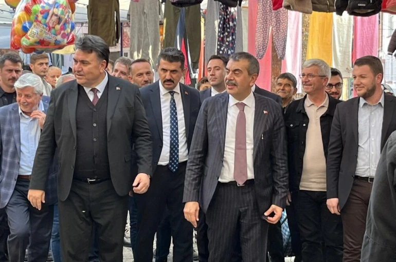 Milli Eğitim Bakanı Tekin, Havran’a sürpriz ziyaret gerçekleştirdi