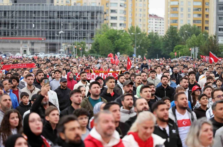 Milli heyecan Talas’ta yürekleri ısıttı