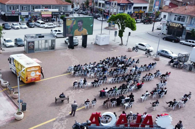 Milli maç heyecanı Alaca’da dev ekranda yaşandı