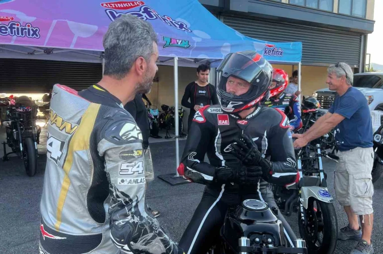 Milli motosikletçiler ve oyuncu Kıvanç Tatlıtuğ Kocaeli’de piste çıktı