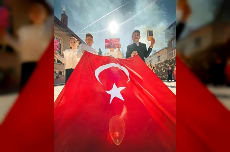 Milli Mücadele ruhunu en etkileyici kareye sığdırdı