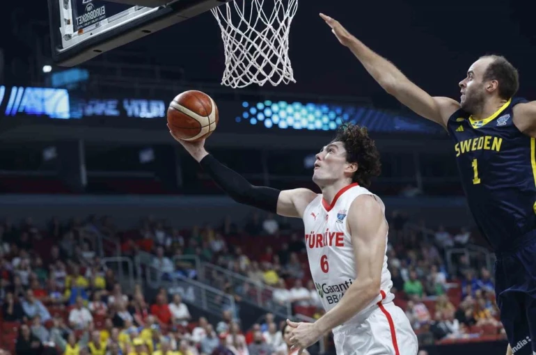 Milliler, Avrupa Basketbol Şampiyonası’nda çeyrek finale yükseldi